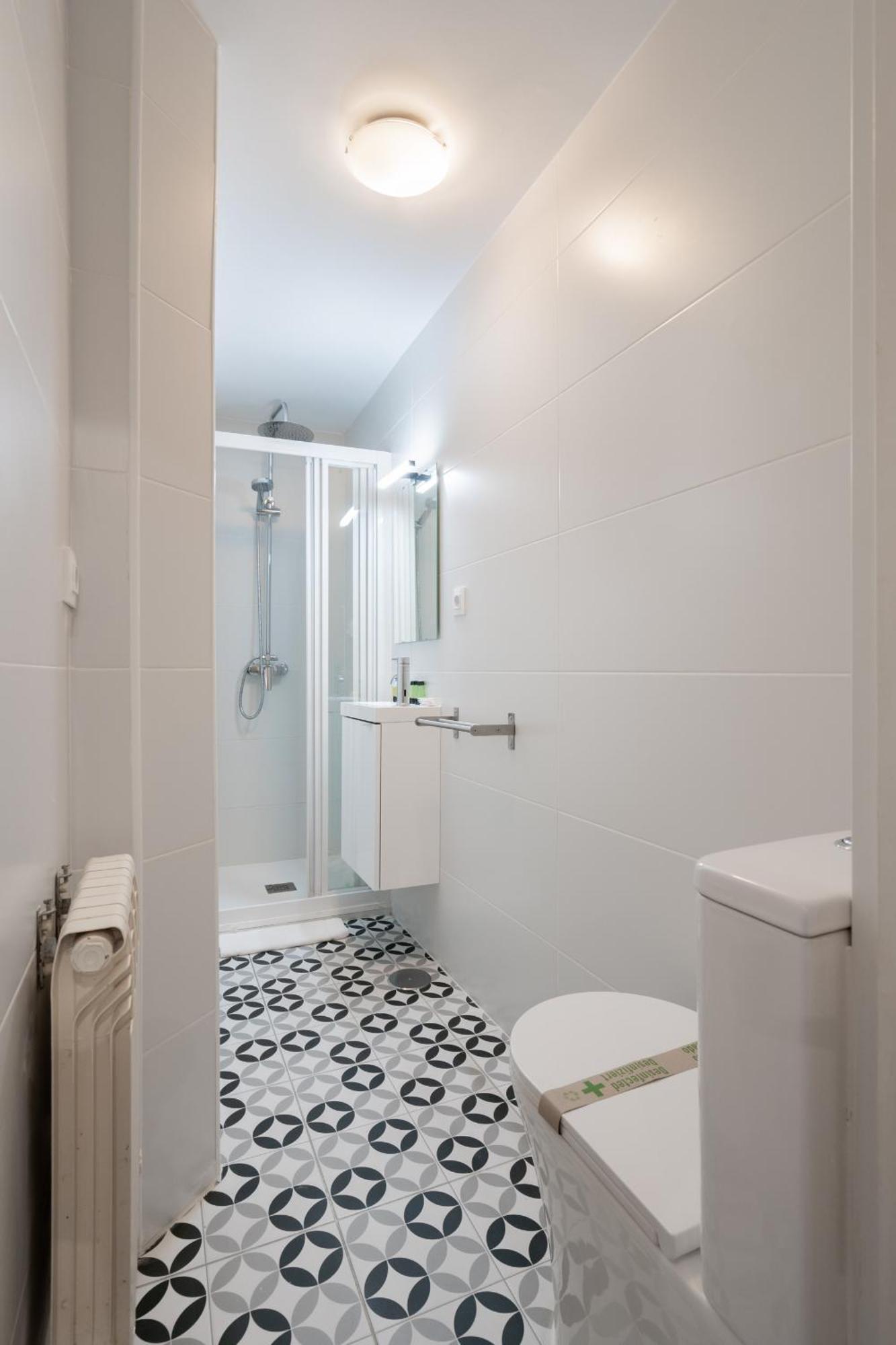 Apartamento En La Plaza De Lavapies Alquiler Temporal Мадрид Экстерьер фото