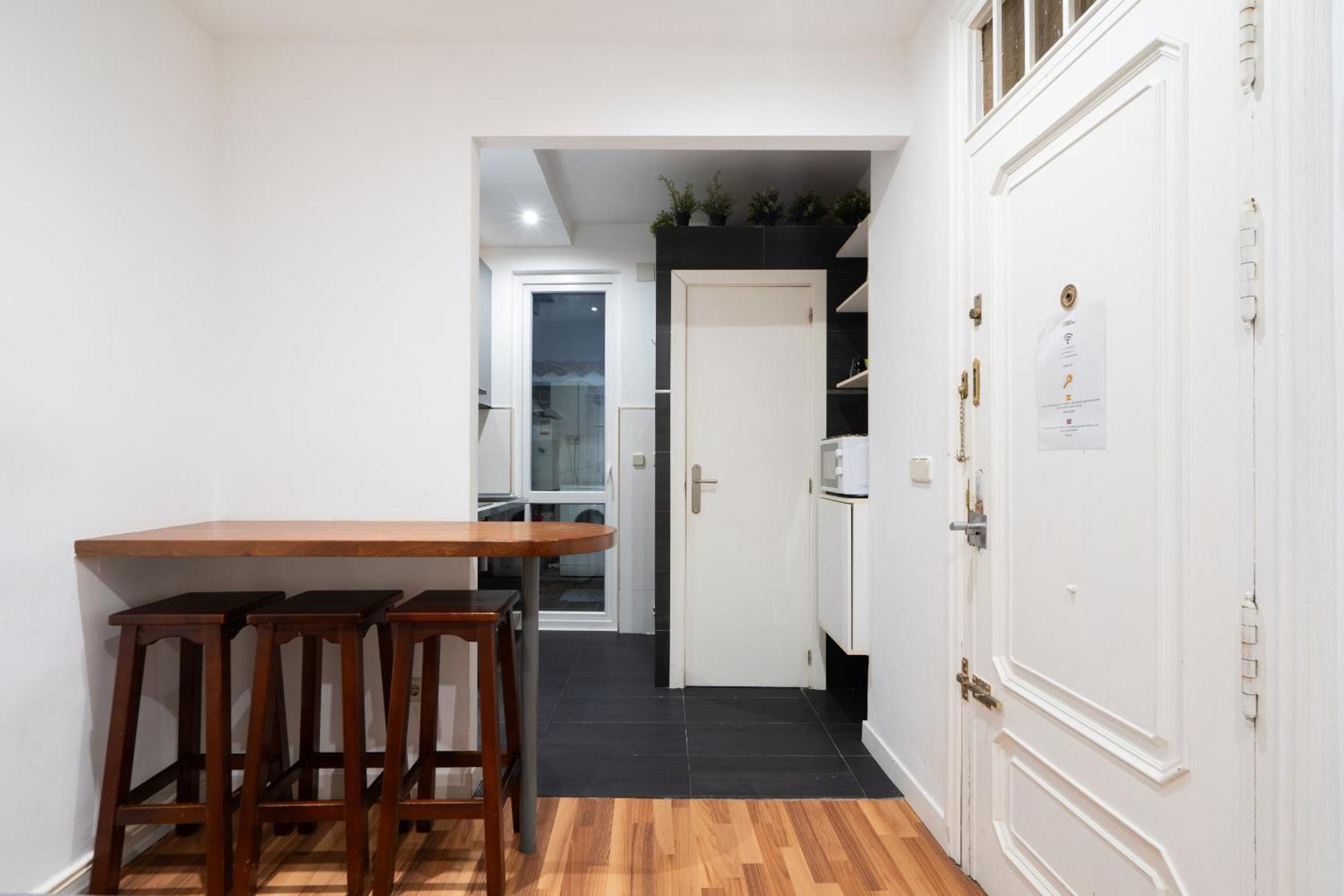 Apartamento En La Plaza De Lavapies Alquiler Temporal Мадрид Экстерьер фото